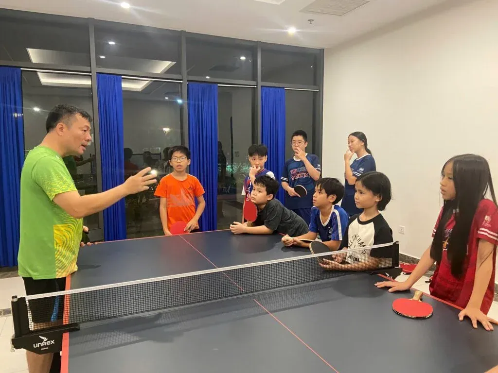 Những Cây Vợt Nhỏ, Ước Mơ Lớn: Bắt Đầu Từ Trái Tim-Buổi Tập Thứ 2 tại CLB Bóng Bàn S5