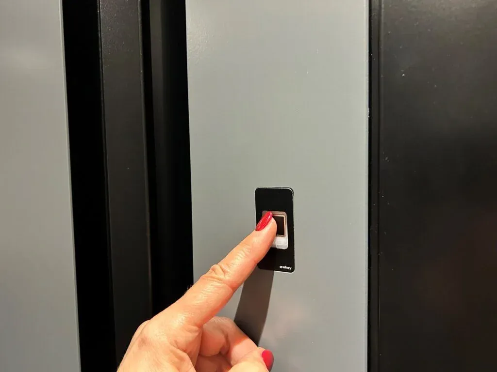 dấu vân tay CLB Bóng bàn